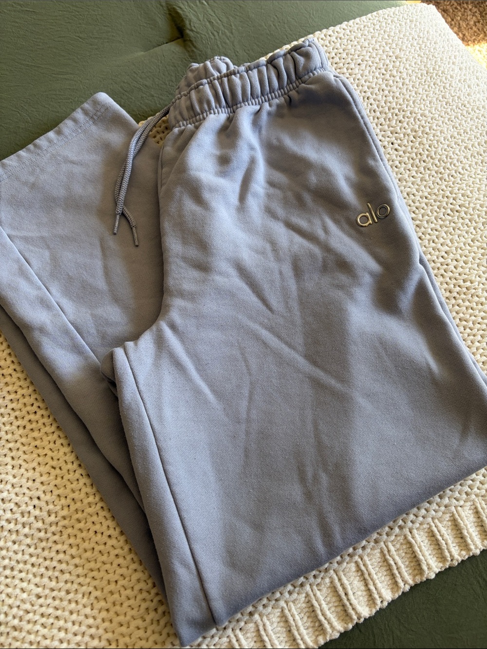 ALO Yoga women’s pale lilac Jogger Sweatpants
